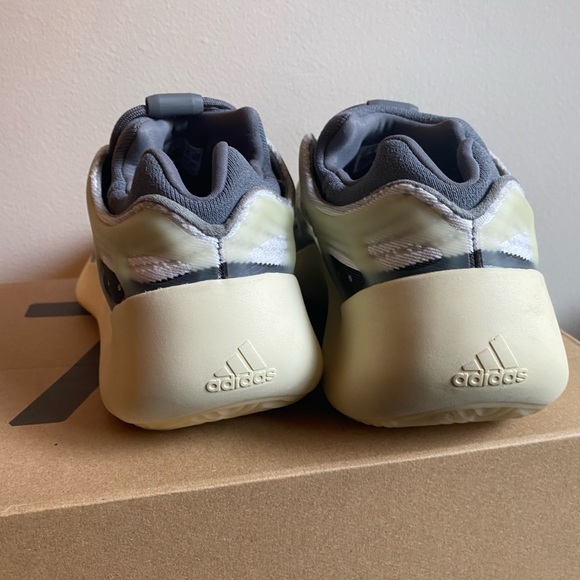 Size 8 1/2
Barely worn
Willing to negotiate
Dm if interested - Picture 3 of 6